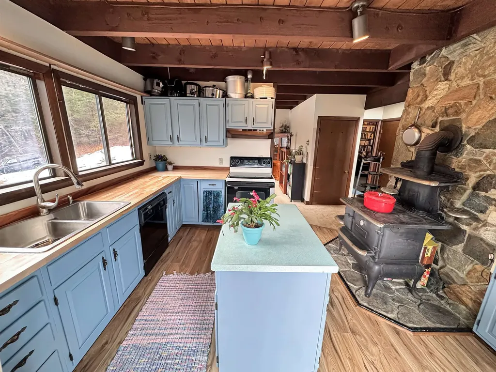 946 Huckle Hill Road Vernon VT 05354
