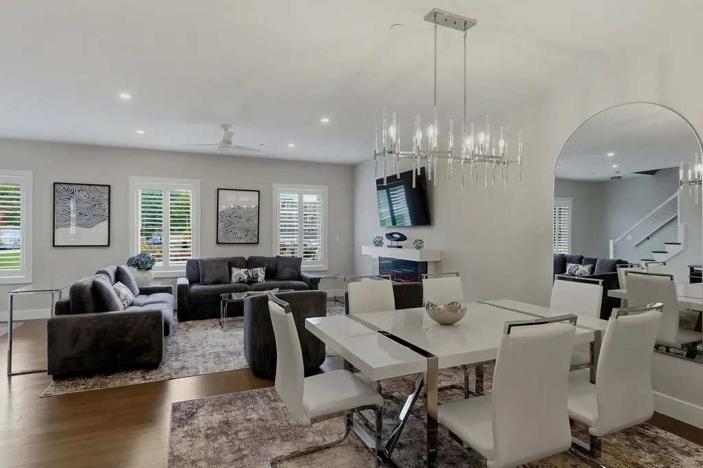 42 Elise Avenue Londonderry NH 03053