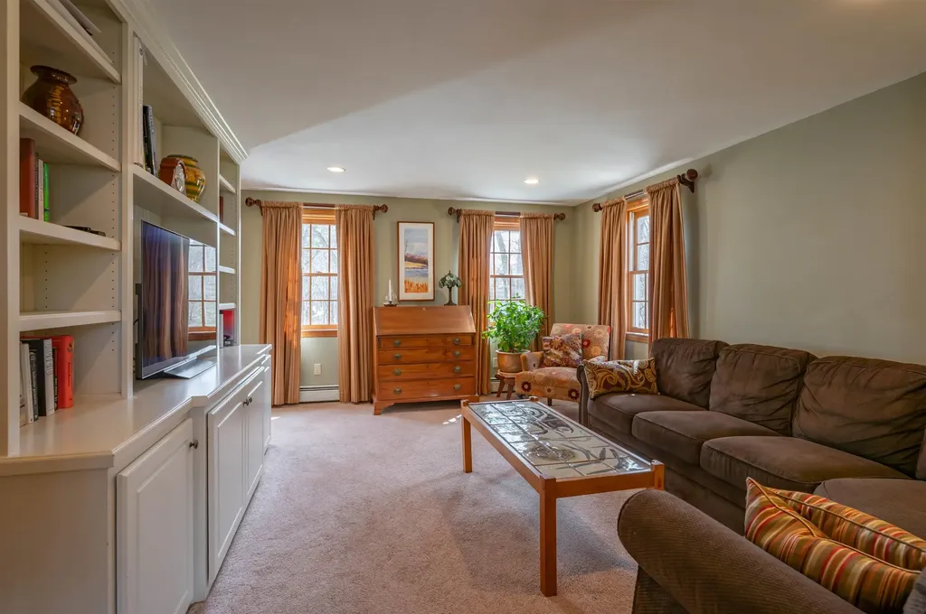 28 Peaslee Court Hampstead NH 03841