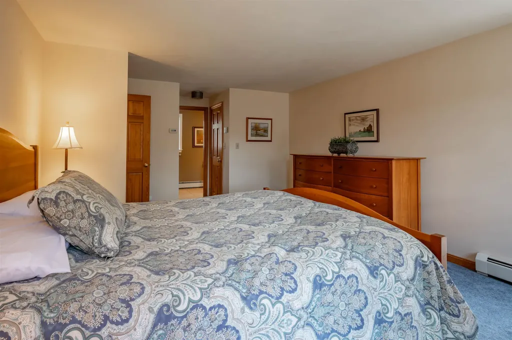 28 Peaslee Court Hampstead NH 03841