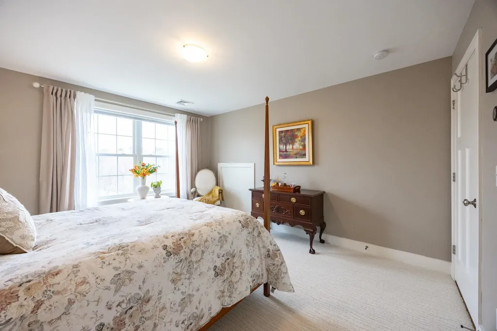 8 Grover Lane Kittery ME 03904