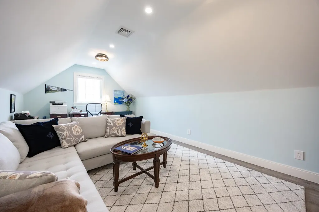 8 Grover Lane Kittery ME 03904