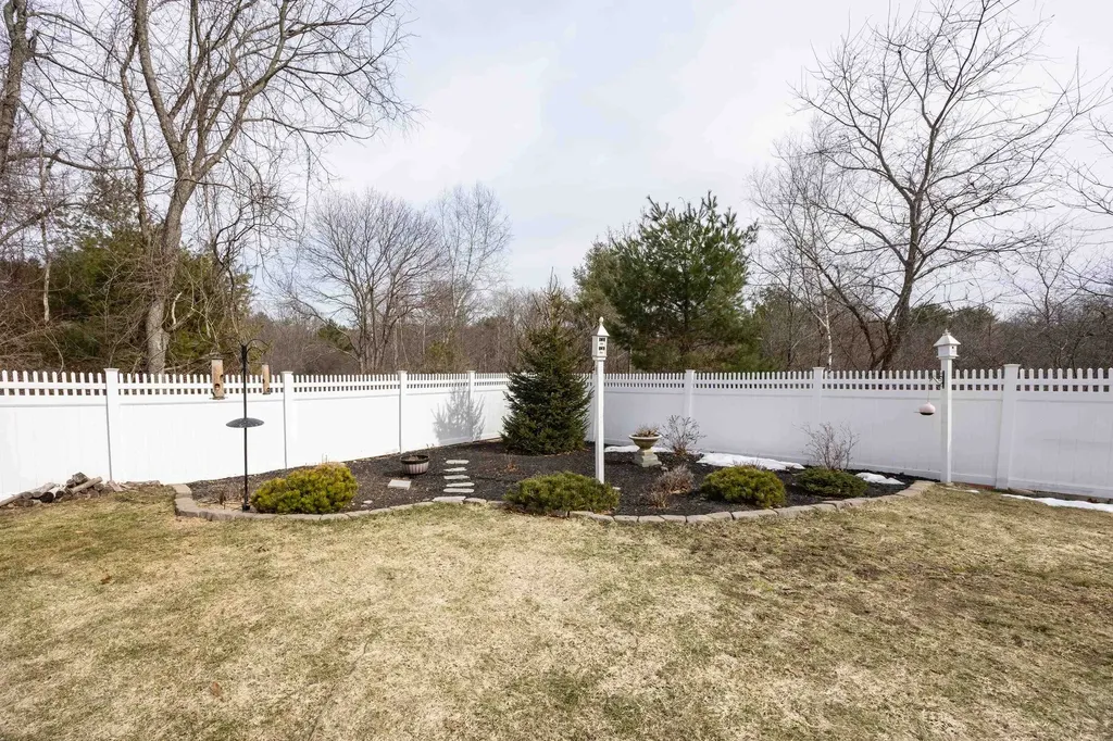 8 Grover Lane Kittery ME 03904