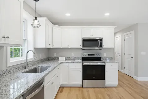 1 Blaisdell Court Raymond NH 03077