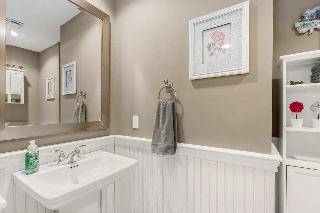 10 Heron Way Stratham NH 03885