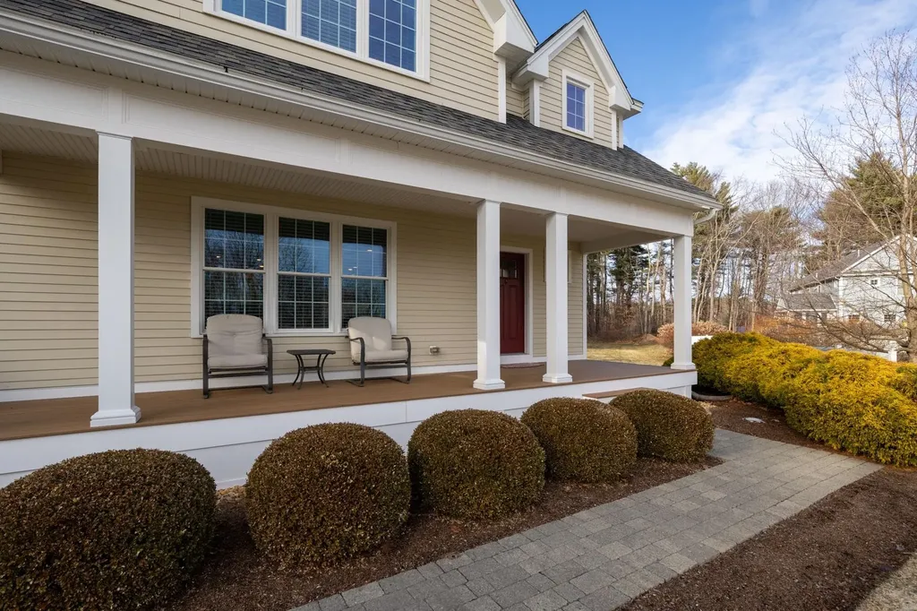 10 Heron Way Stratham NH 03885