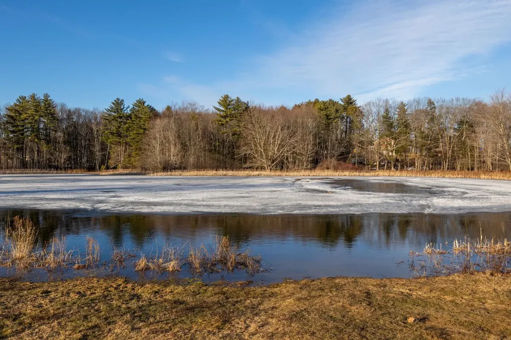 10 Heron Way Stratham NH 03885