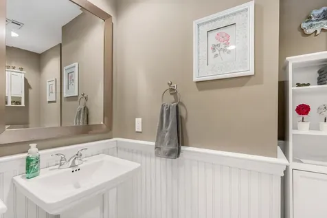 10 Heron Way Stratham NH 03885