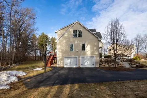 10 Heron Way Stratham NH 03885