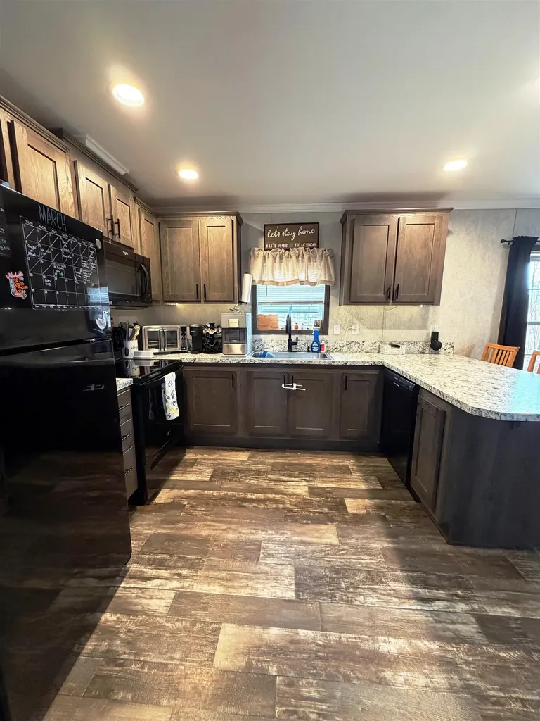 14 Hilltop Manor Mobile Home Park Littleton NH 03561