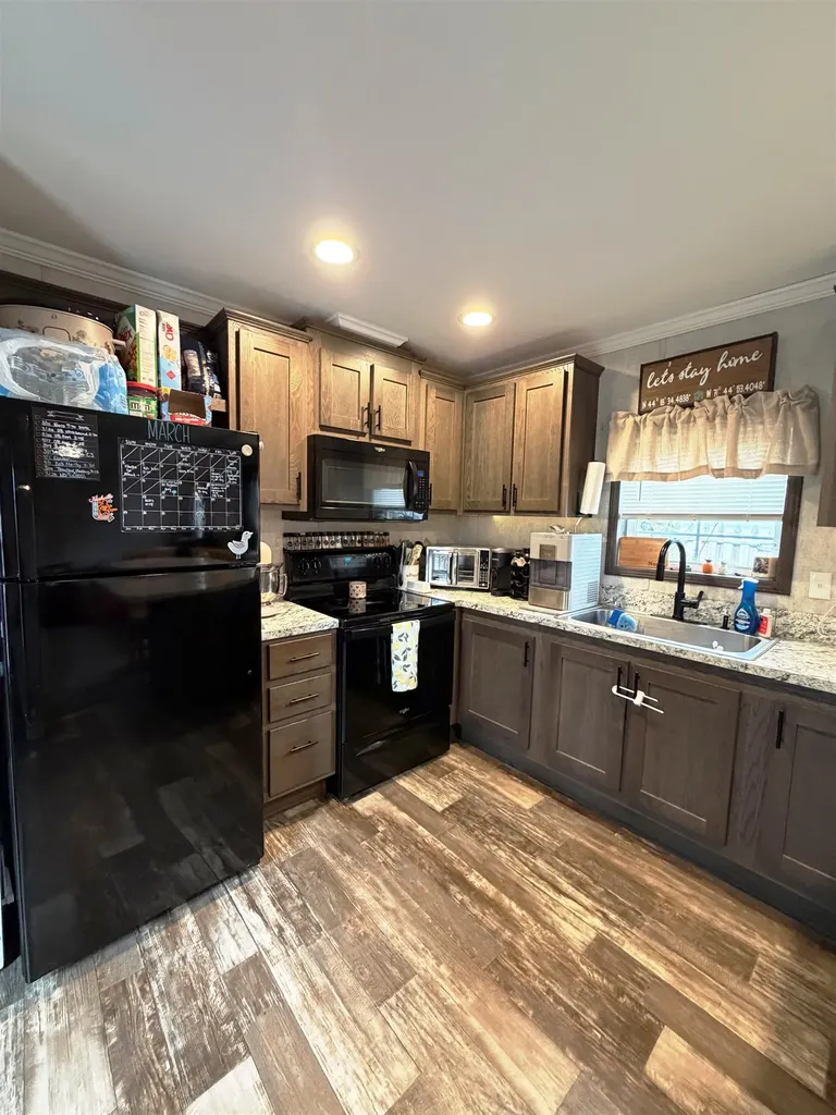 14 Hilltop Manor Mobile Home Park Littleton NH 03561