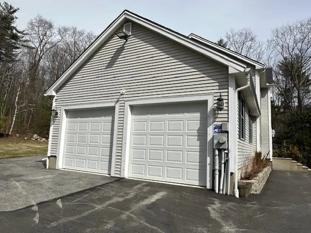 43 Lampton Drive Derry NH 03308