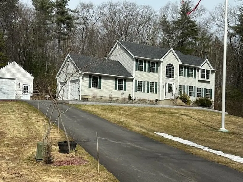 43 Lampton Drive Derry NH 03308