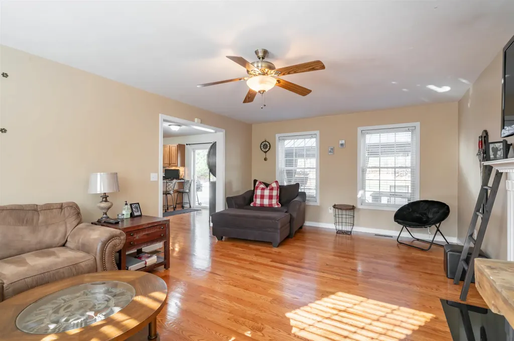 43 Lampton Drive Derry NH 03308