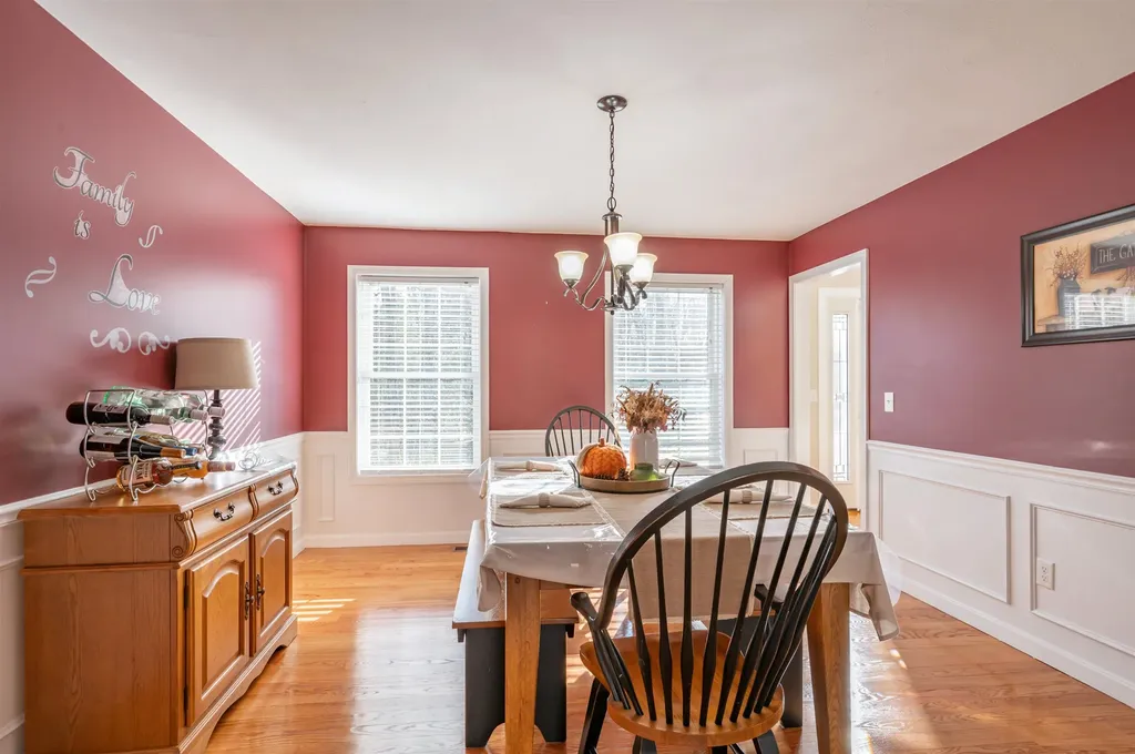 43 Lampton Drive Derry NH 03308