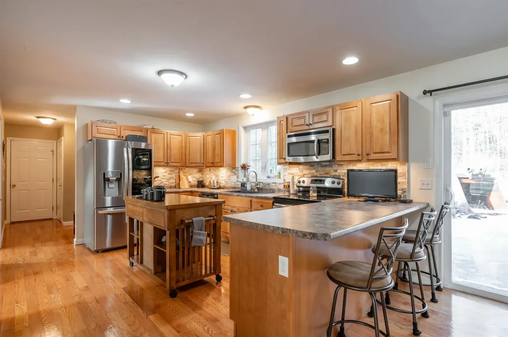 43 Lampton Drive Derry NH 03308