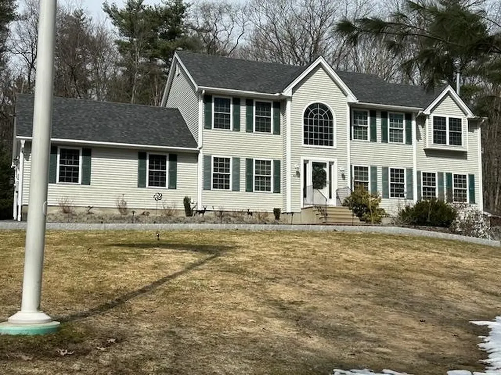 43 Lampton Drive Derry NH 03308