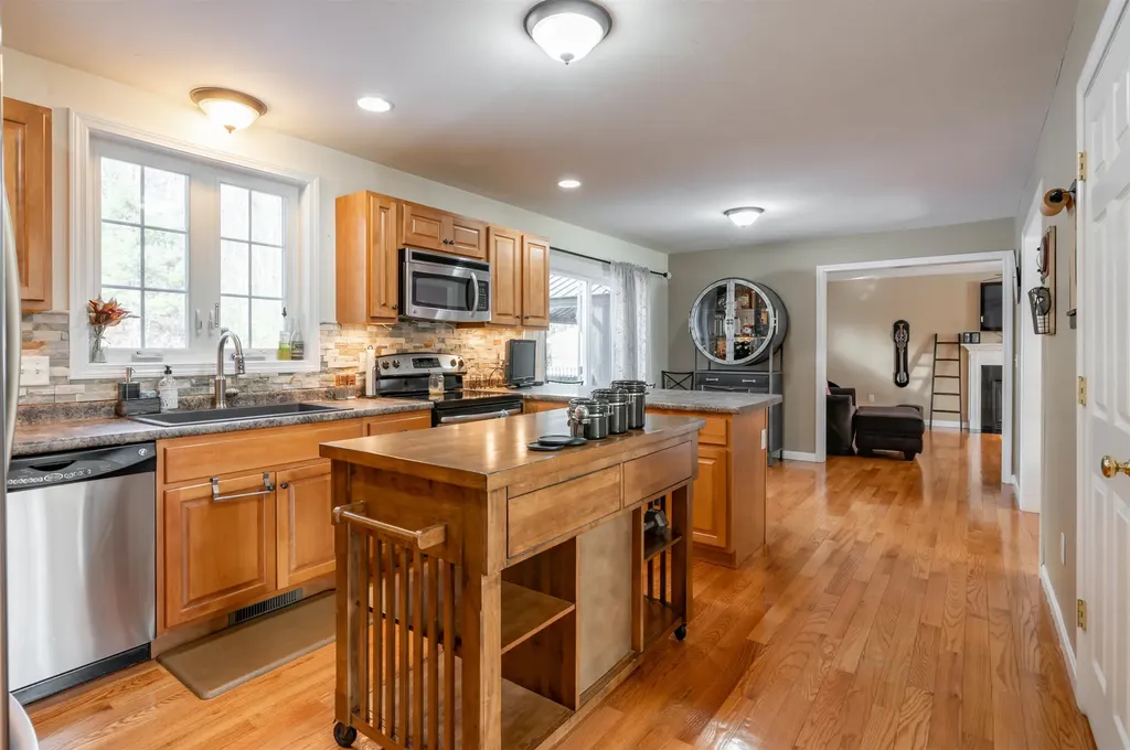 43 Lampton Drive Derry NH 03308