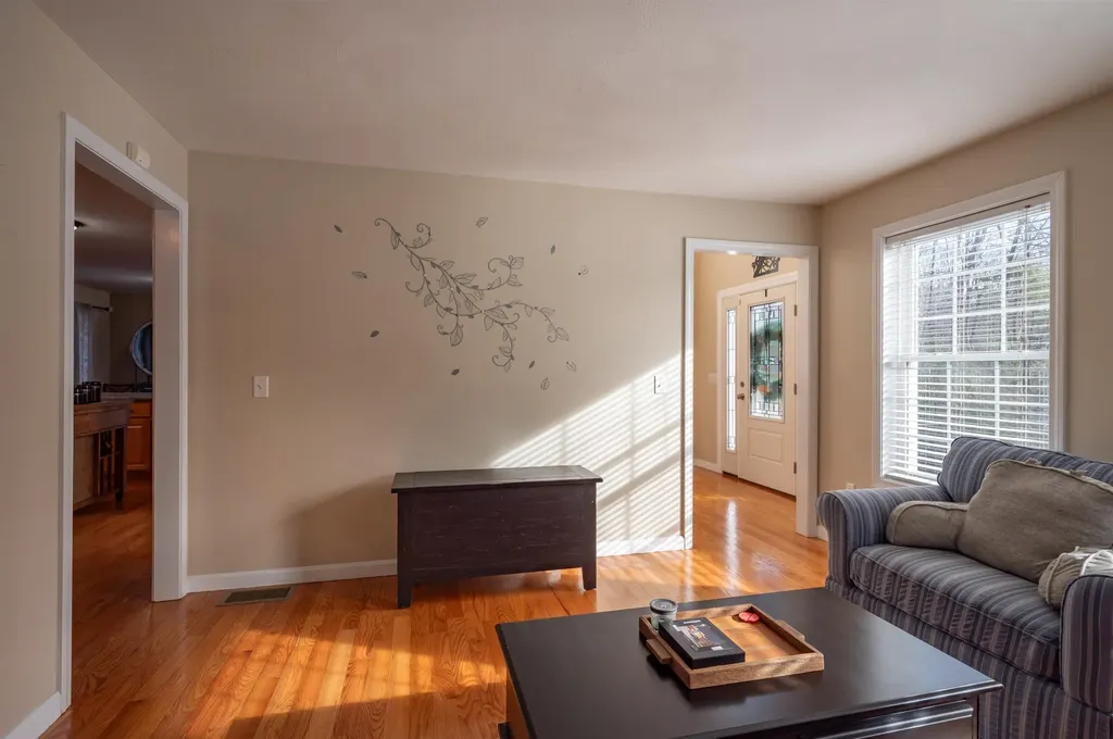 43 Lampton Drive Derry NH 03308