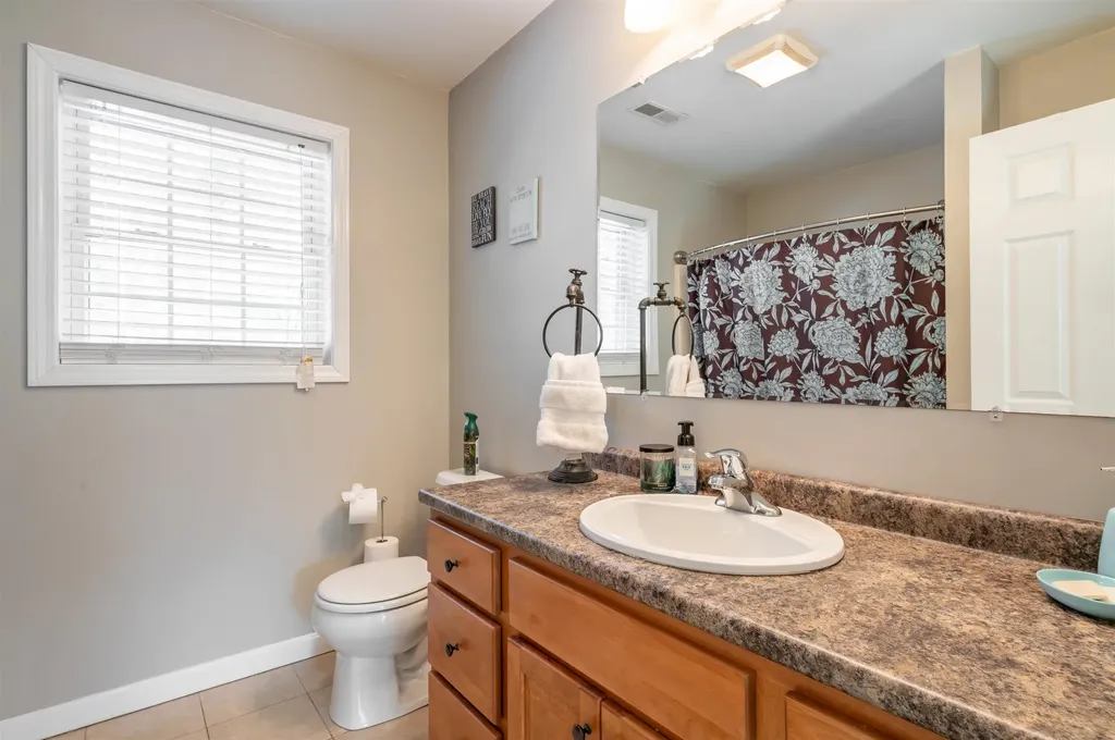 43 Lampton Drive Derry NH 03308