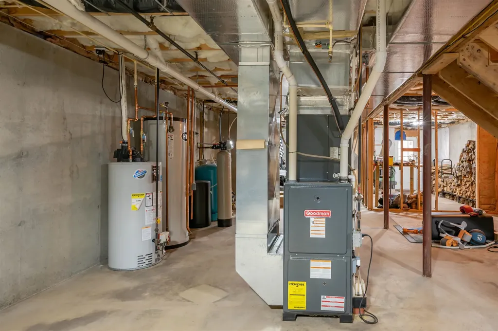 43 Lampton Drive Derry NH 03308