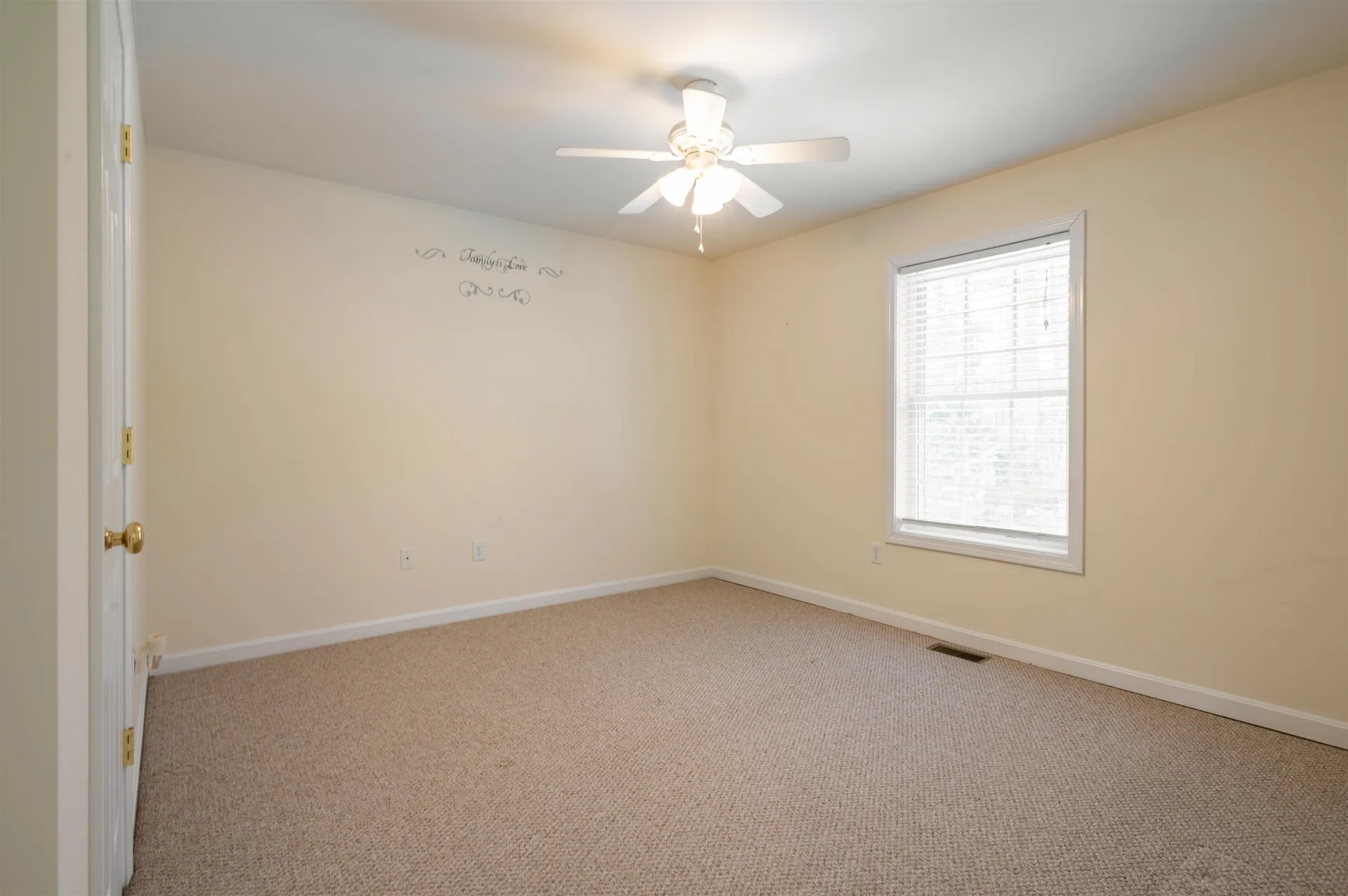 43 Lampton Drive Derry NH 03308