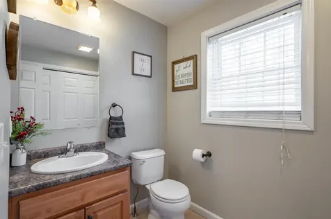43 Lampton Drive Derry NH 03308