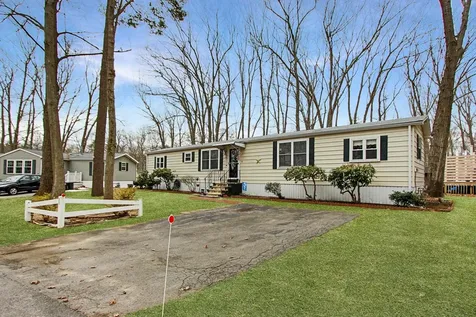 71 Cynthia Circle Seabrook NH 03874