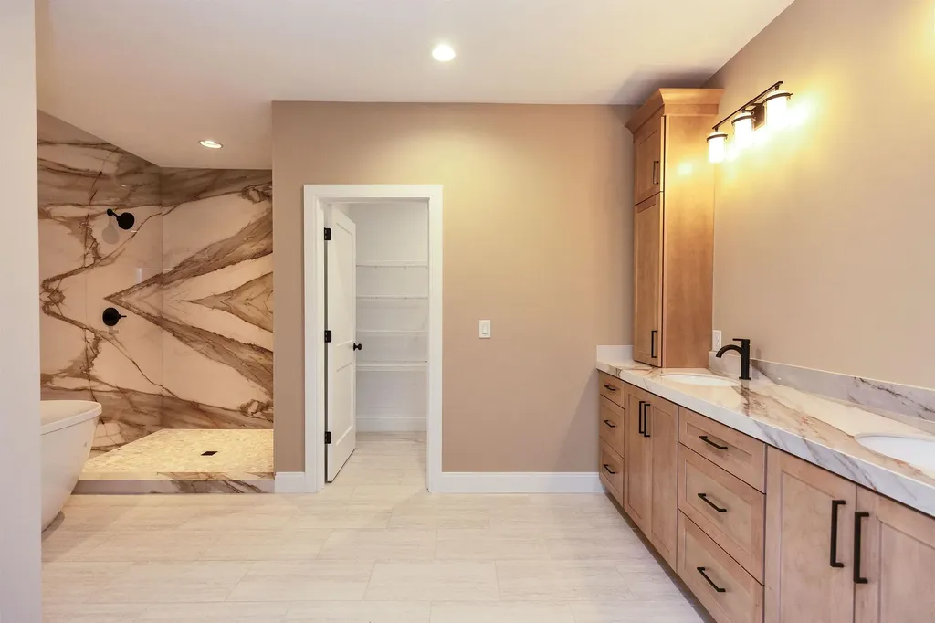 17-4-34 Boiling Kettle Way Bedford NH 03110