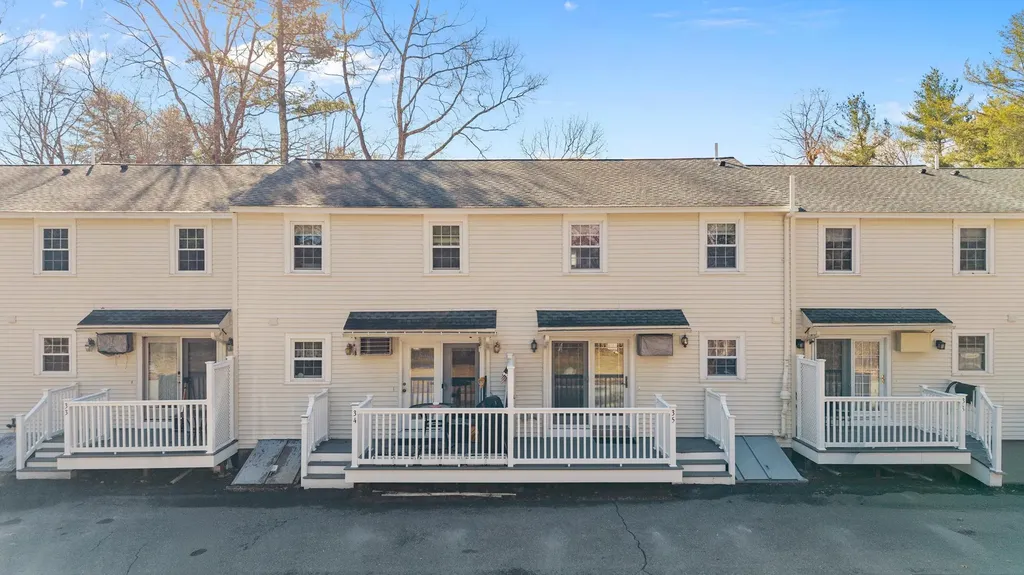 35 Olde Country Village Londonderry NH 03053