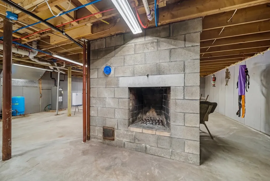 109 Middle Winchendon Road Rindge NH 03461