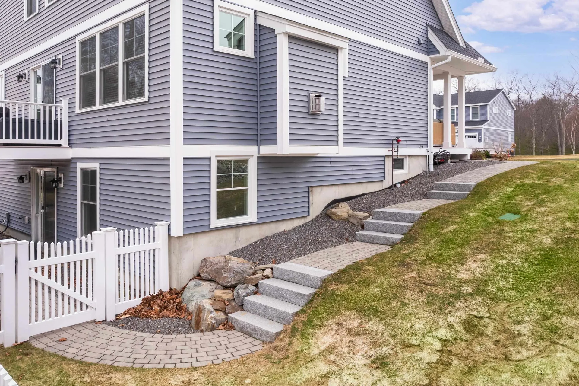 13 Clover Lane Londonderry NH 03053
