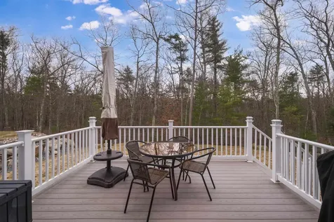 13 Clover Lane Londonderry NH 03053