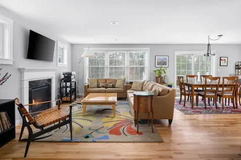 13 Clover Lane Londonderry NH 03053
