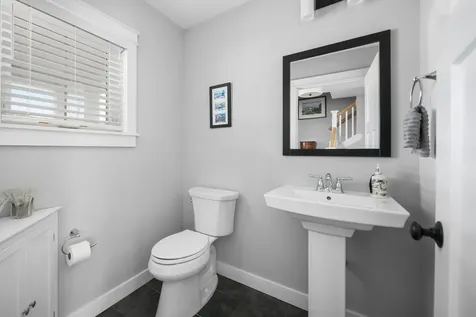 13 Clover Lane Londonderry NH 03053