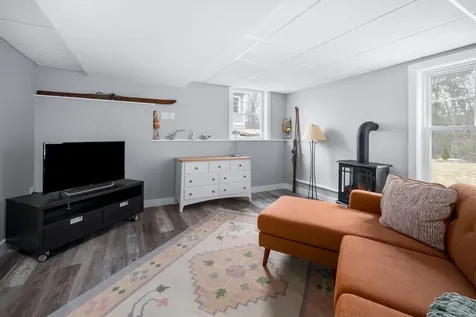 13 Clover Lane Londonderry NH 03053