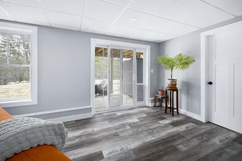 13 Clover Lane Londonderry NH 03053