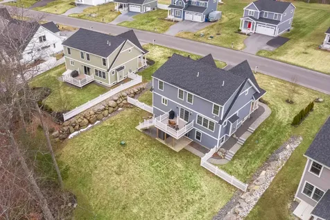 13 Clover Lane Londonderry NH 03053