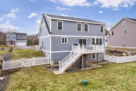 13 Clover Lane Londonderry NH 03053