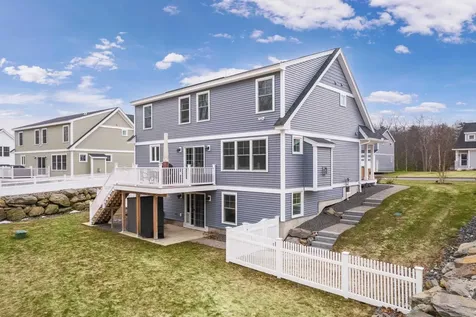 13 Clover Lane Londonderry NH 03053
