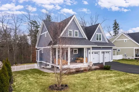 13 Clover Lane Londonderry NH 03053