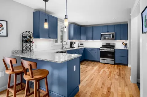 13 Clover Lane Londonderry NH 03053