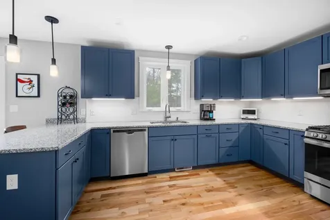 13 Clover Lane Londonderry NH 03053