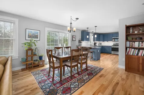 13 Clover Lane Londonderry NH 03053