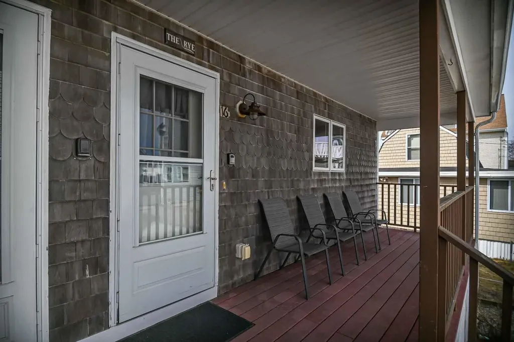 14-16 Dover Avenue Hampton NH 03842