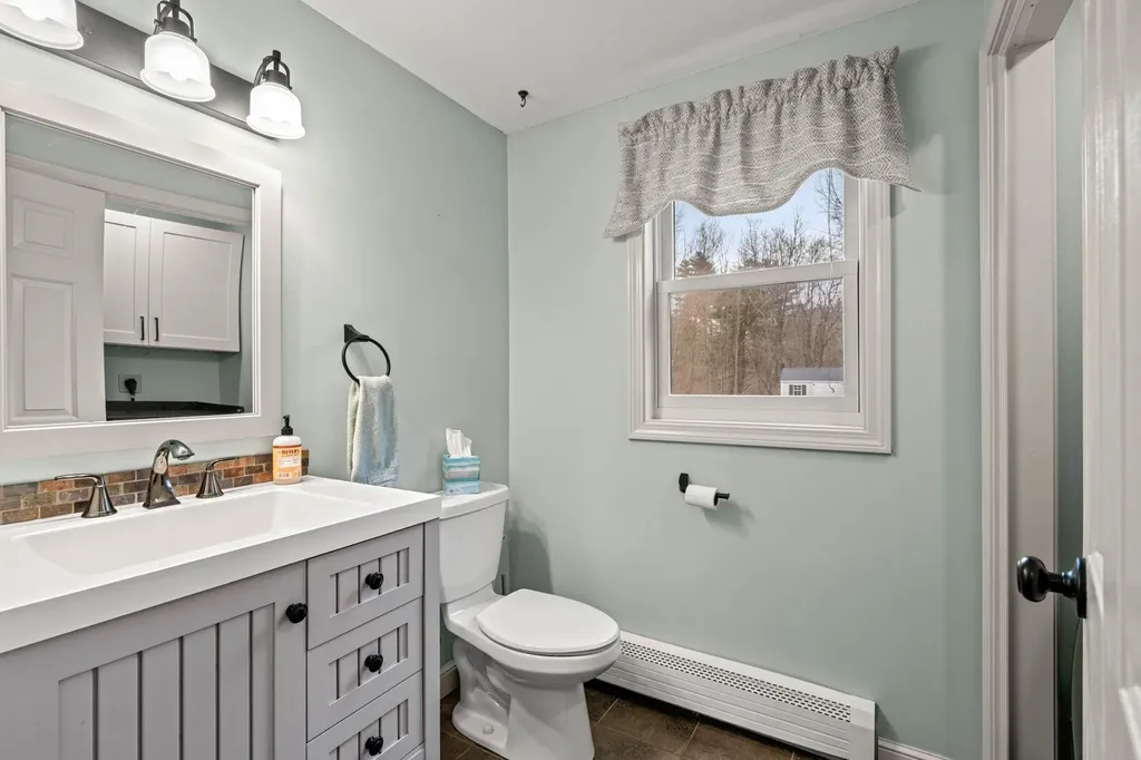 2 Sara Beth Lane Londonderry NH 03053