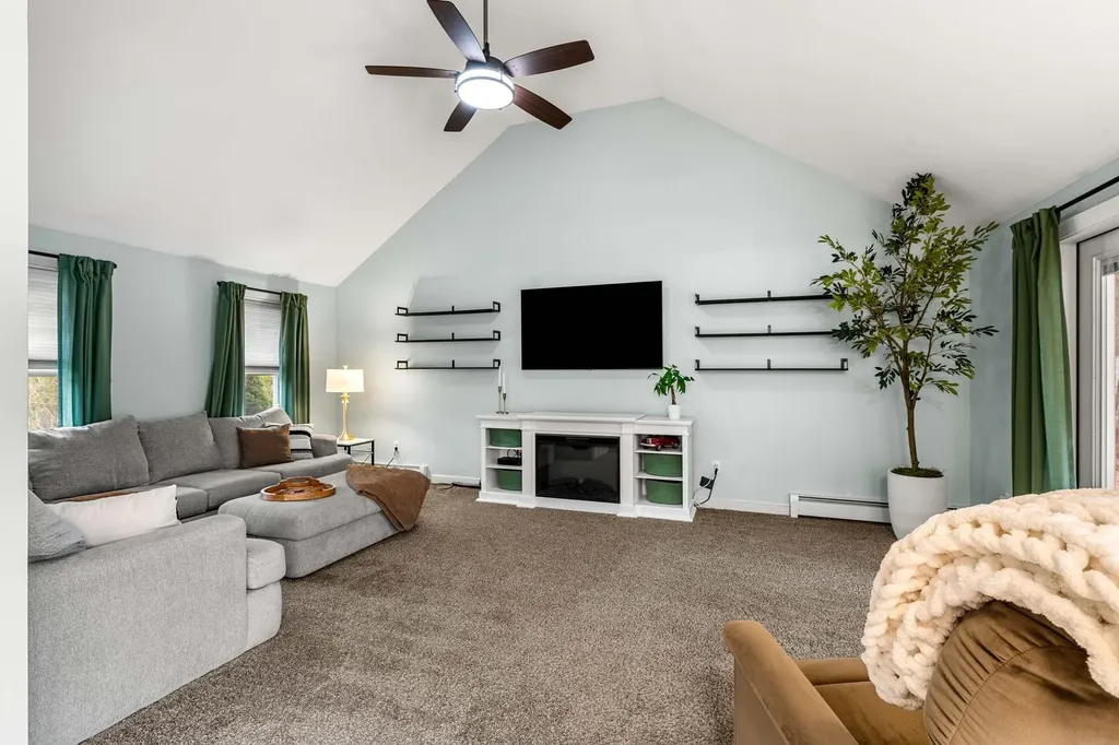 2 Sara Beth Lane Londonderry NH 03053