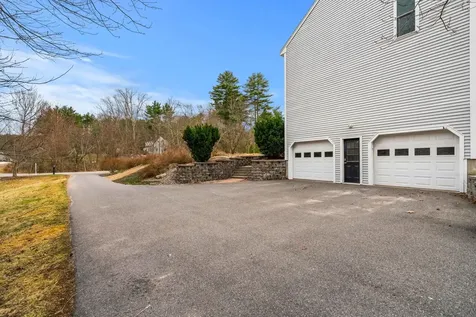 2 Sara Beth Lane Londonderry NH 03053