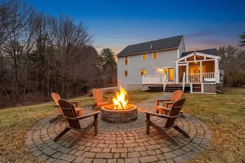 2 Sara Beth Lane Londonderry NH 03053