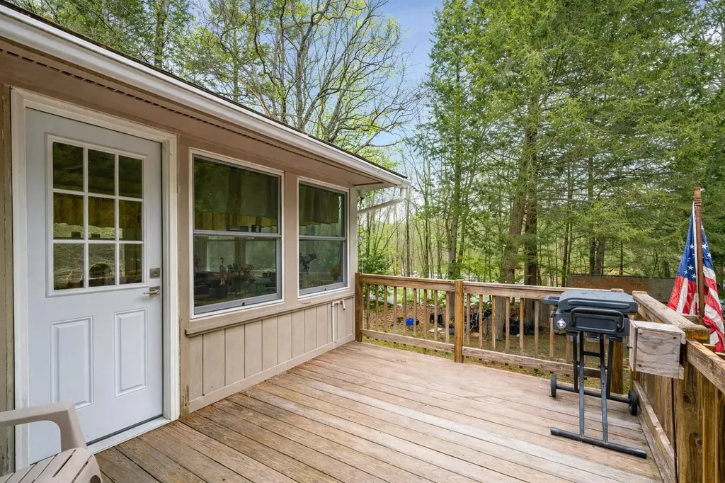 28 Spring Road Amherst NH 03031